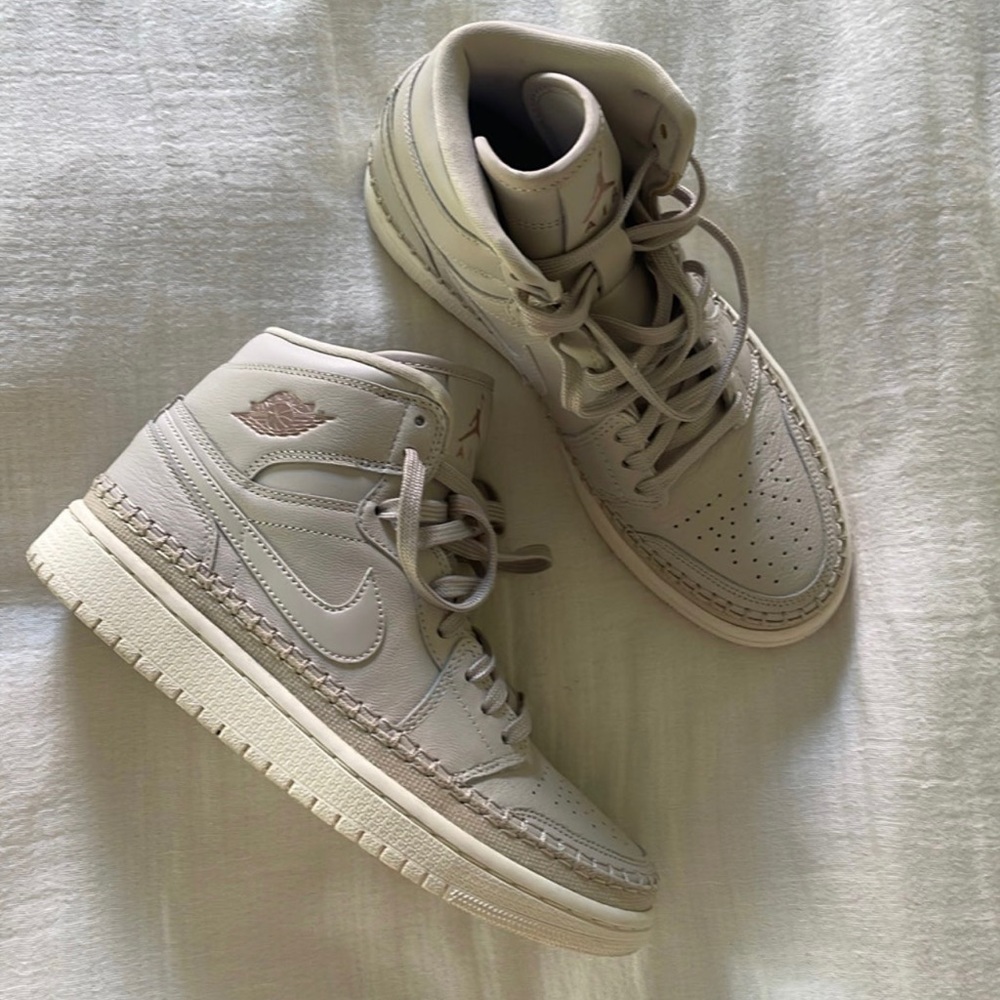 Nike Jordan 1 Retro in High Desert Sand
